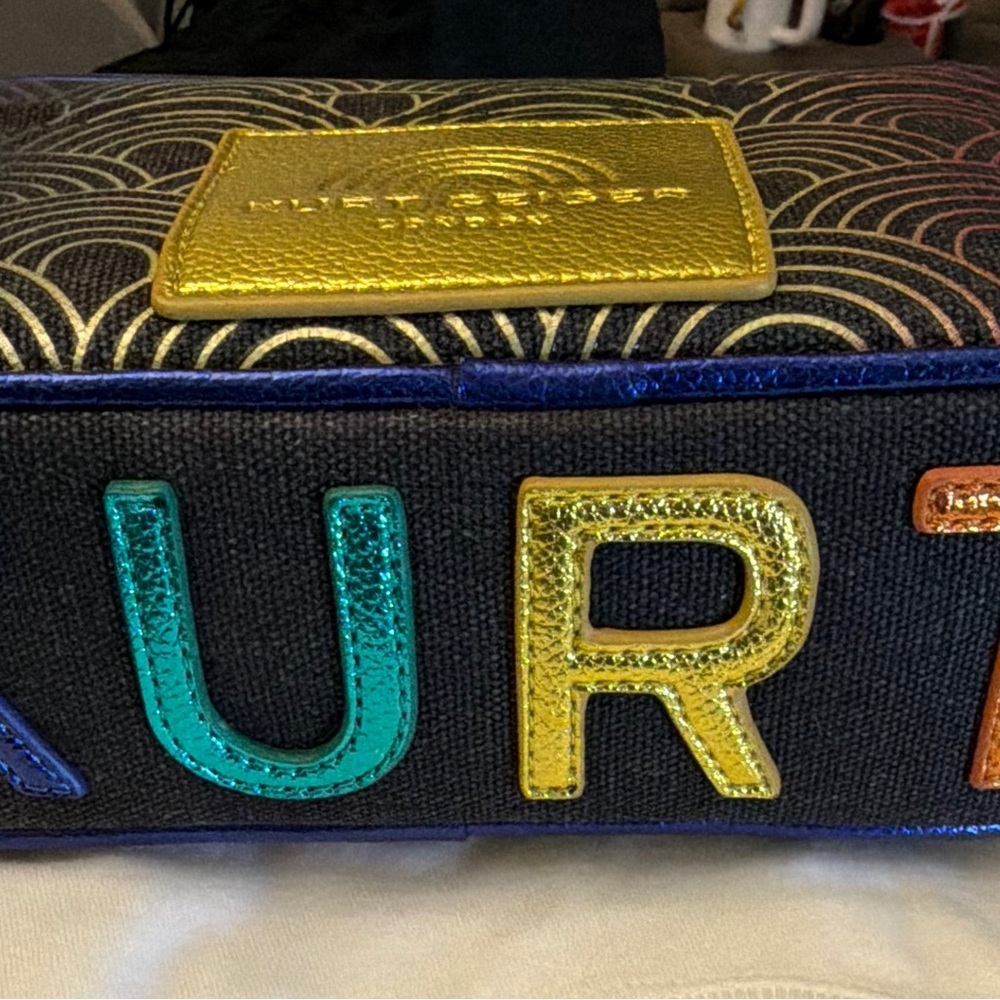 Kurt Geiger 🌈🌈Multicolor Wave Pattern Box🌈🌈 - Picture 3 of 7